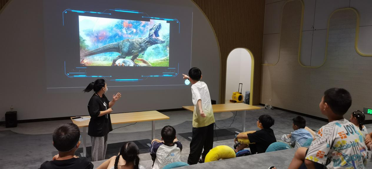 8月 VR体验课 影视科普部.png